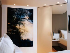 Gratis produkter i minibar, värdeförvaringsskåp på rummet och skrivbord