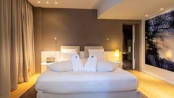 Free minibar, in-room safe, desk, blackout drapes