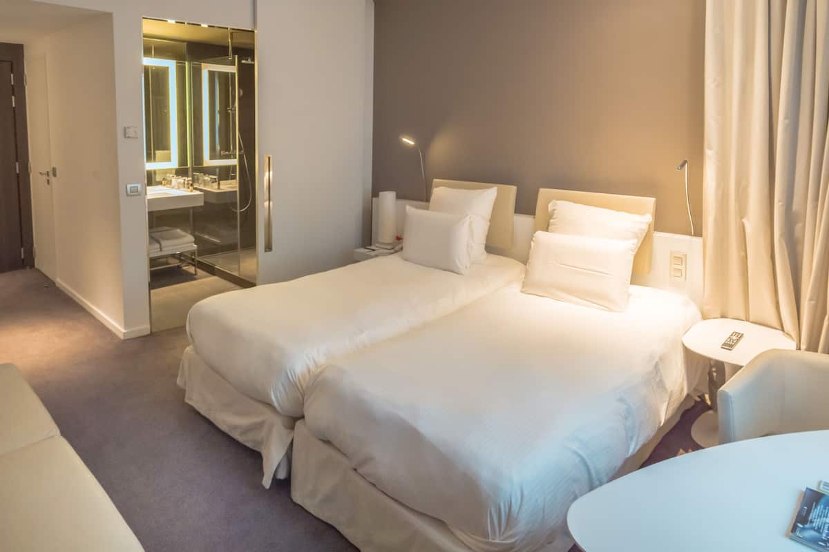 Classic-Zimmer, 2 Einzelbetten | Kostenlose Minibar, Zimmersafe, Schreibtisch, Verdunkelungsvorhänge