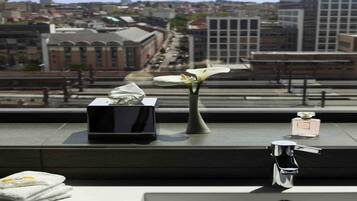 Superior Room, 2 Twin Beds, City View | Free minibar, in-room safe, desk, blackout drapes