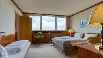Habitació Deluxe, vistes al mar | Escriptori, wifi gratuïta i roba de llit