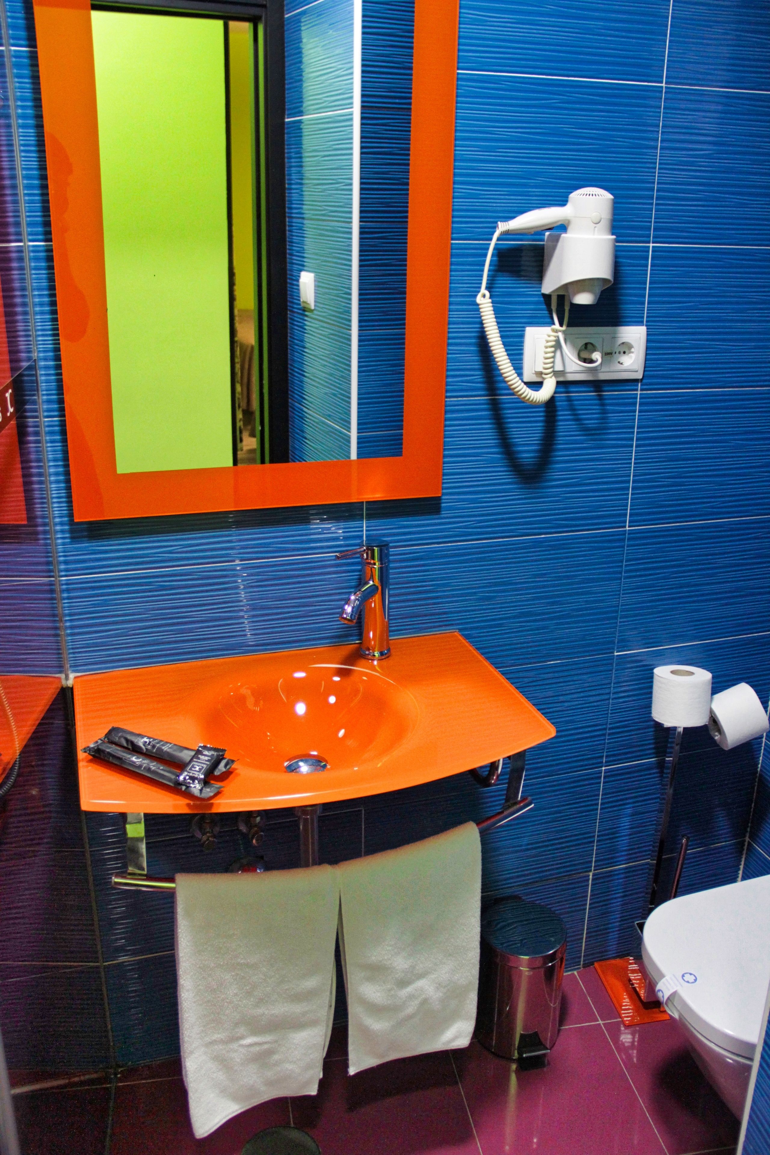 family room | bathroom | shower, hydromassage showerhead, free toiletries, hair dryer