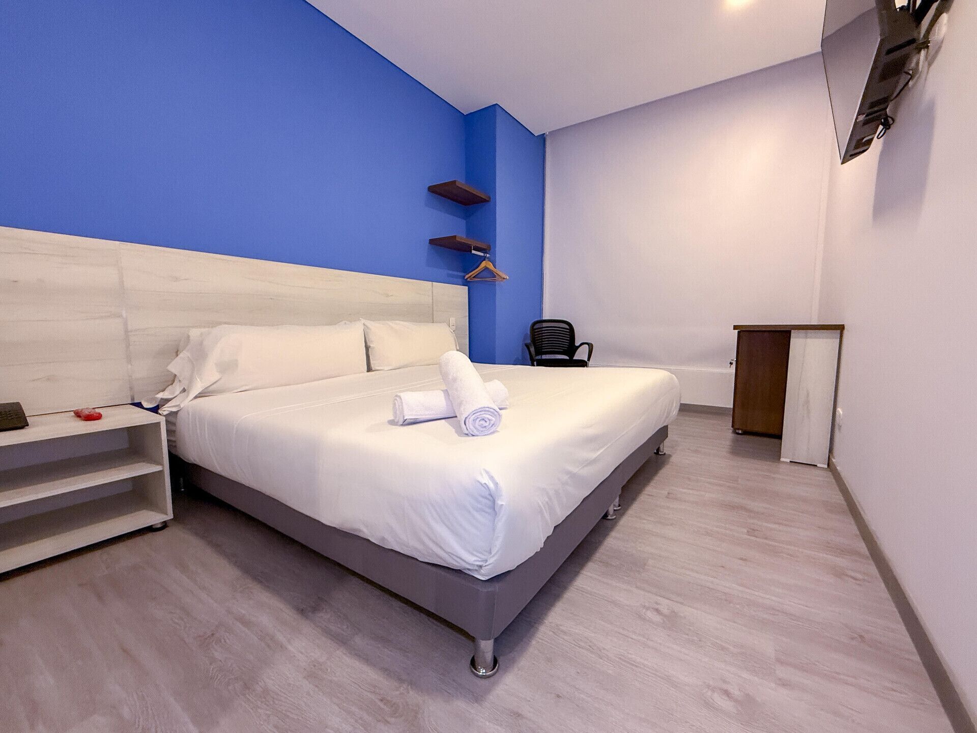 Een kluis op de kamer, verduisterende gordijnen, gratis wifi, beddengoed