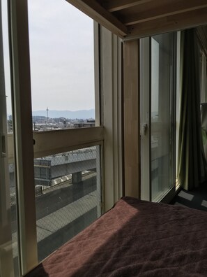 In-room safe, free WiFi, bed sheets - Santiago Guesthouse Kyoto (Kyoto)