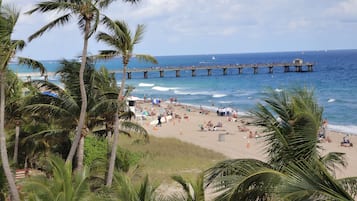 Praia particular nas proximidades, guarda-sóis, toalhas de praia