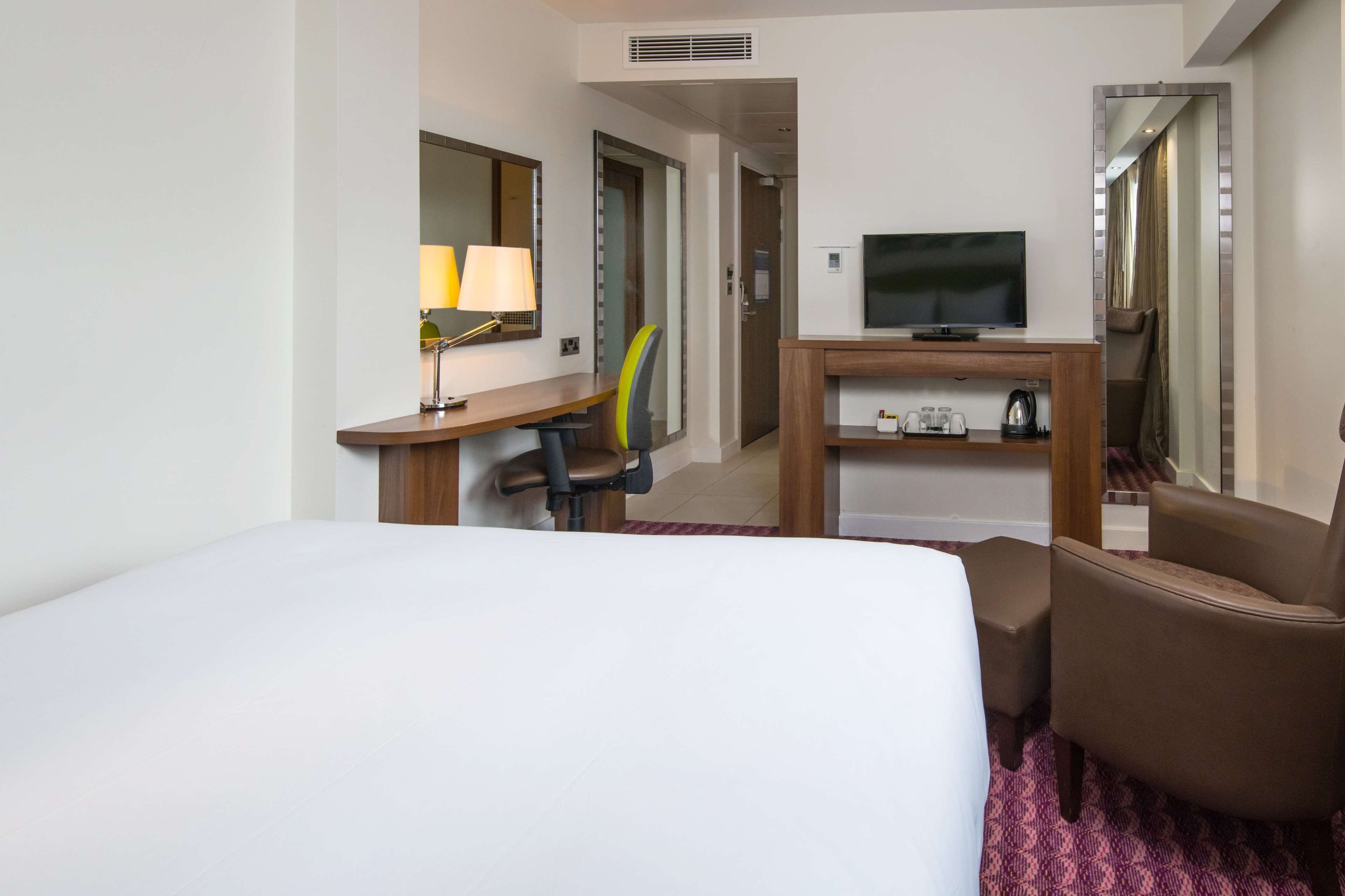 room, 1 queen bed, non smoking | in-room safe, desk, laptop workspace, iron/ironing board