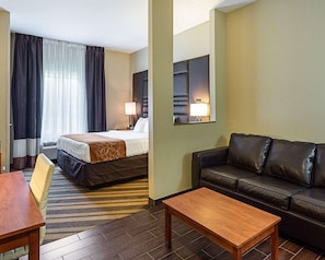 Premium bedding, desk, blackout curtains, iron/ironing board - Comfort Suites near Tanger Outlet Mall (Gonzales)