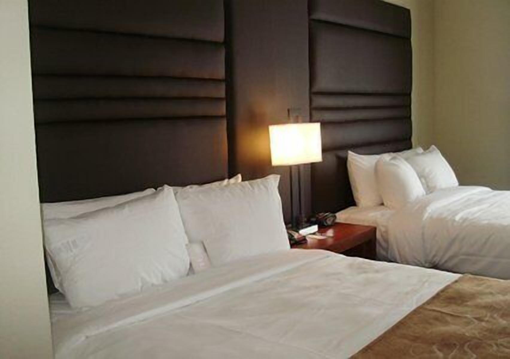 suite, non smoking | premium bedding, desk, blackout curtains, iron/ironing board
