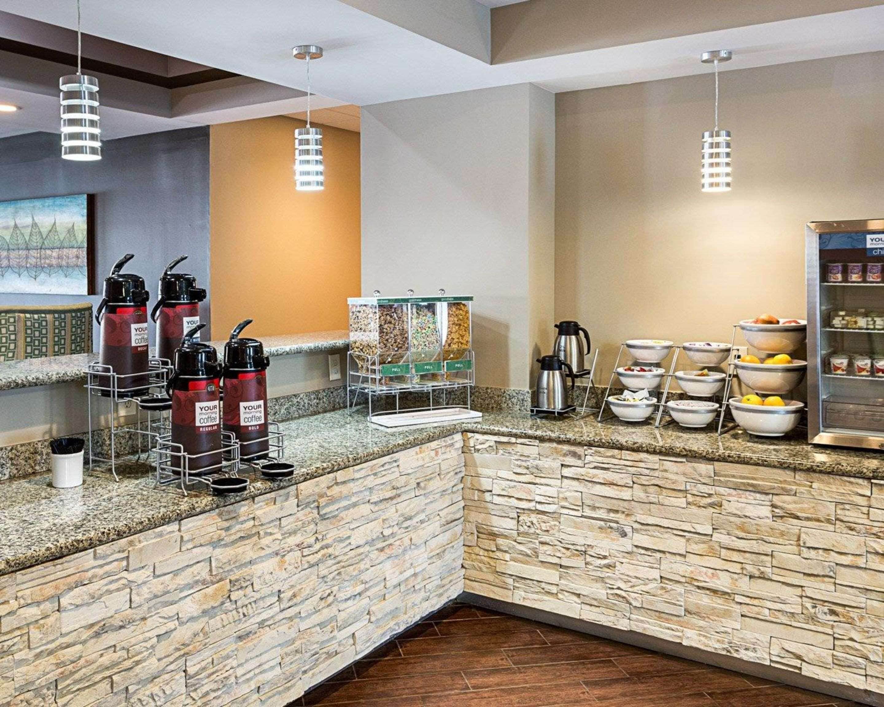 含每日自助早餐