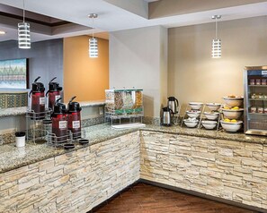 Free daily self-service breakfast - Comfort Suites near Tanger Outlet Mall (Gonzales)
