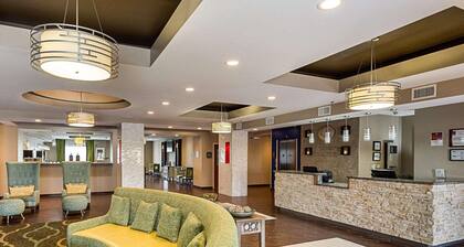 Comfort Suites near Tanger Outlet Mall