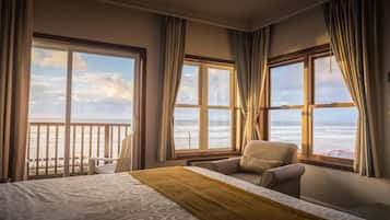 Premium bedding, minibar, desk, blackout curtains