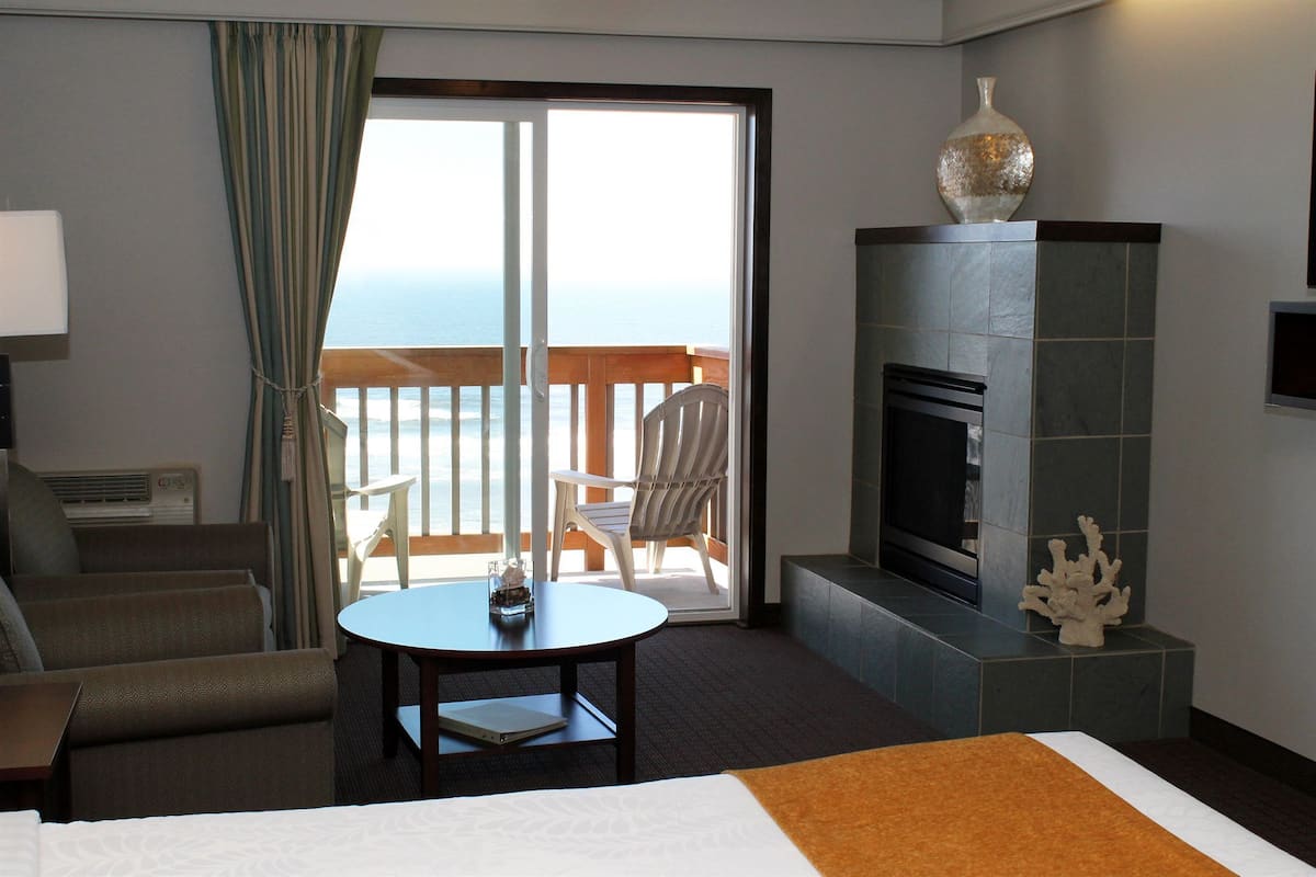 premium bedding, minibar, desk, blackout curtains