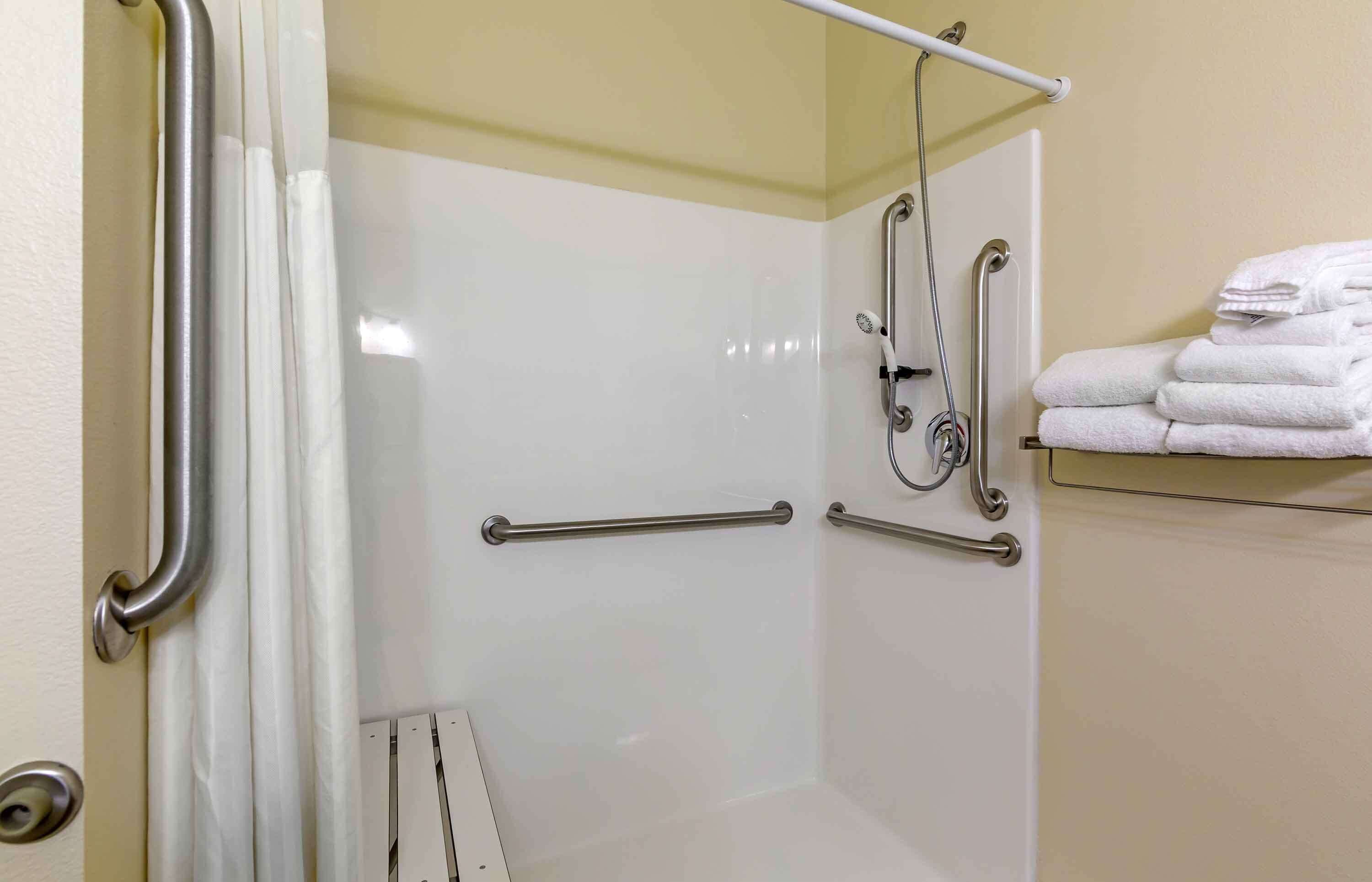 combined shower/bathtub, free toiletries, hair dryer, towels