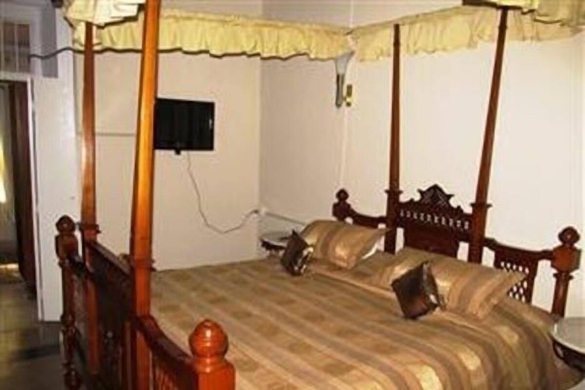 Double Room (A/C) | Desk, blackout curtains, free WiFi