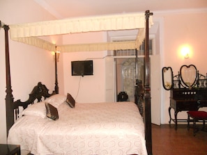 Suite (A/C) | Desk, blackout curtains, free WiFi