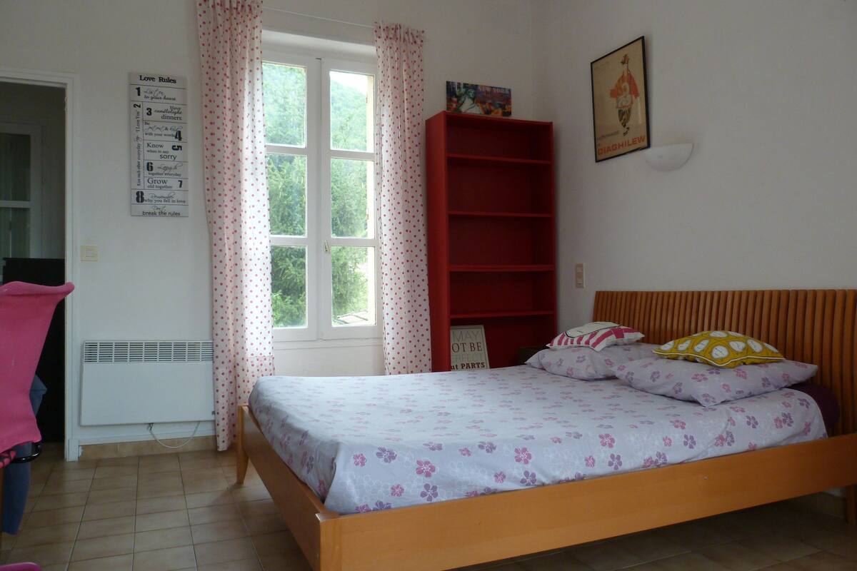Appartement, 2 slaapkamers | 1 slaapkamer, een gratis minibar, een bureau