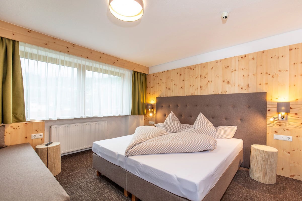 Family Apartment, 2 Bedrooms, Kitchen, Mountain View | Balcony
