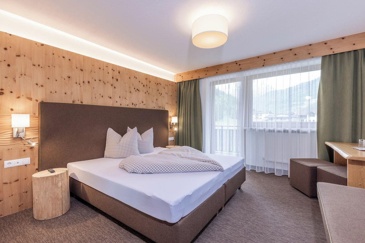Standard Double Room, Non Smoking, Mountain View | 2 bedrooms, hypo-allergenic bedding, in-room safe, blackout drapes