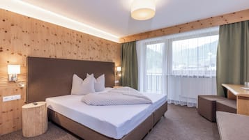 Standard Double Room, Non Smoking, Mountain View | Hypo-allergenic bedding available, in-room safe, blackout drapes