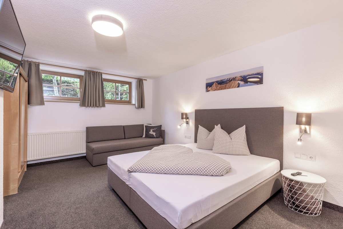 Family Apartment, 2 Bedrooms, Kitchen | 2 bedrooms, hypo-allergenic bedding, in-room safe, blackout drapes
