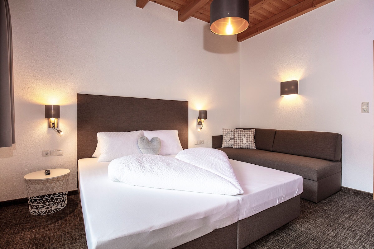 Family Apartment, 3 Bedrooms, Kitchen, Mountain View | 2 bedrooms, hypo-allergenic bedding, in-room safe, blackout drapes