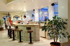 Beach views, serves breakfast, lunch, and dinner - Horizon Beach Hotel (Hersonissos)