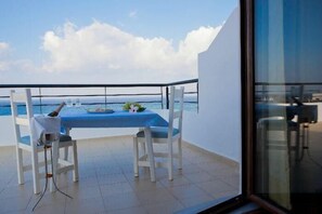 Terrace/patio - Horizon Beach Hotel (Hersonissos)