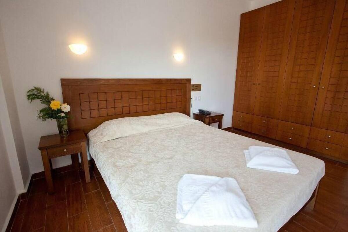 In-room safe, soundproofing, iron/ironing board (on request)