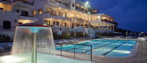 Seasonal outdoor pool