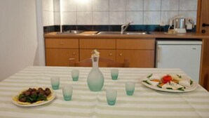 Studio | In-room dining