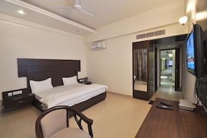 Deluxe Double Room | Living area