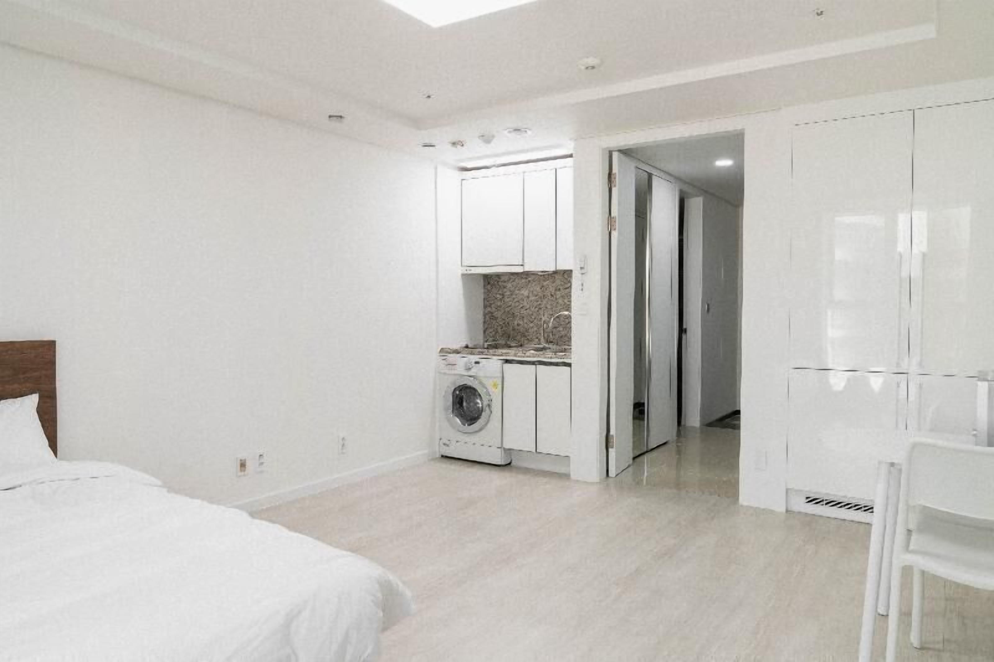 Soundproofing, free WiFi, bed sheets