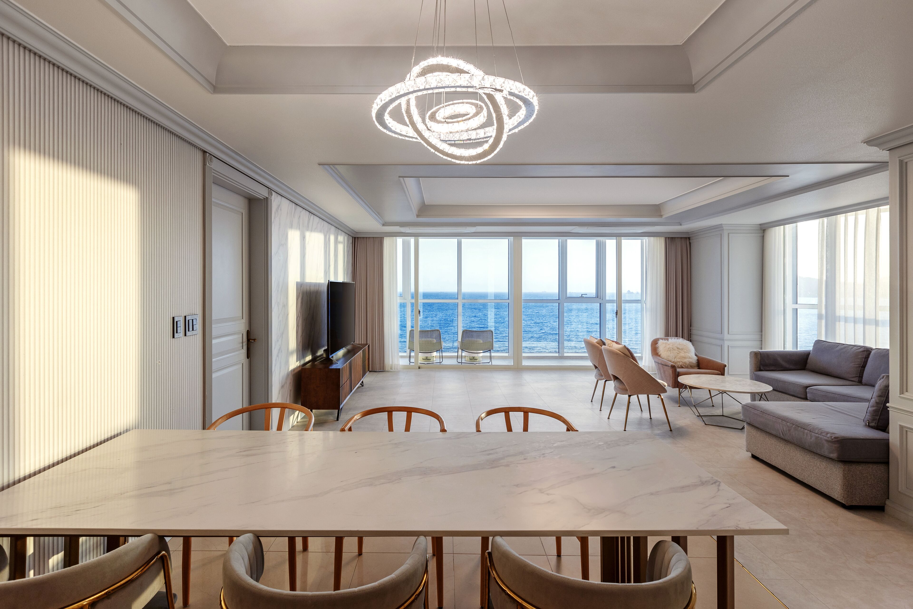 45-inch LCD TV with digital channels, TV, heated floors