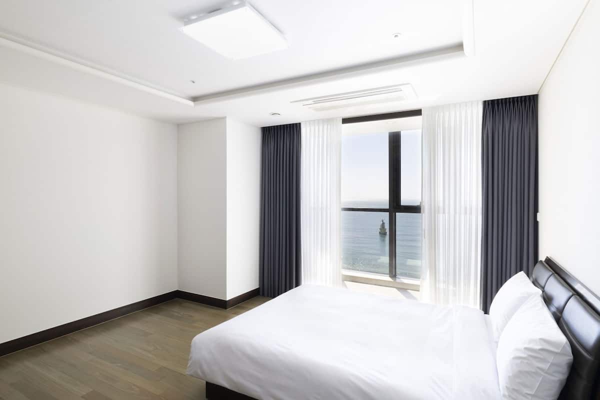 Schallisolierte Zimmer, kostenloses WLAN, Bettwäsche