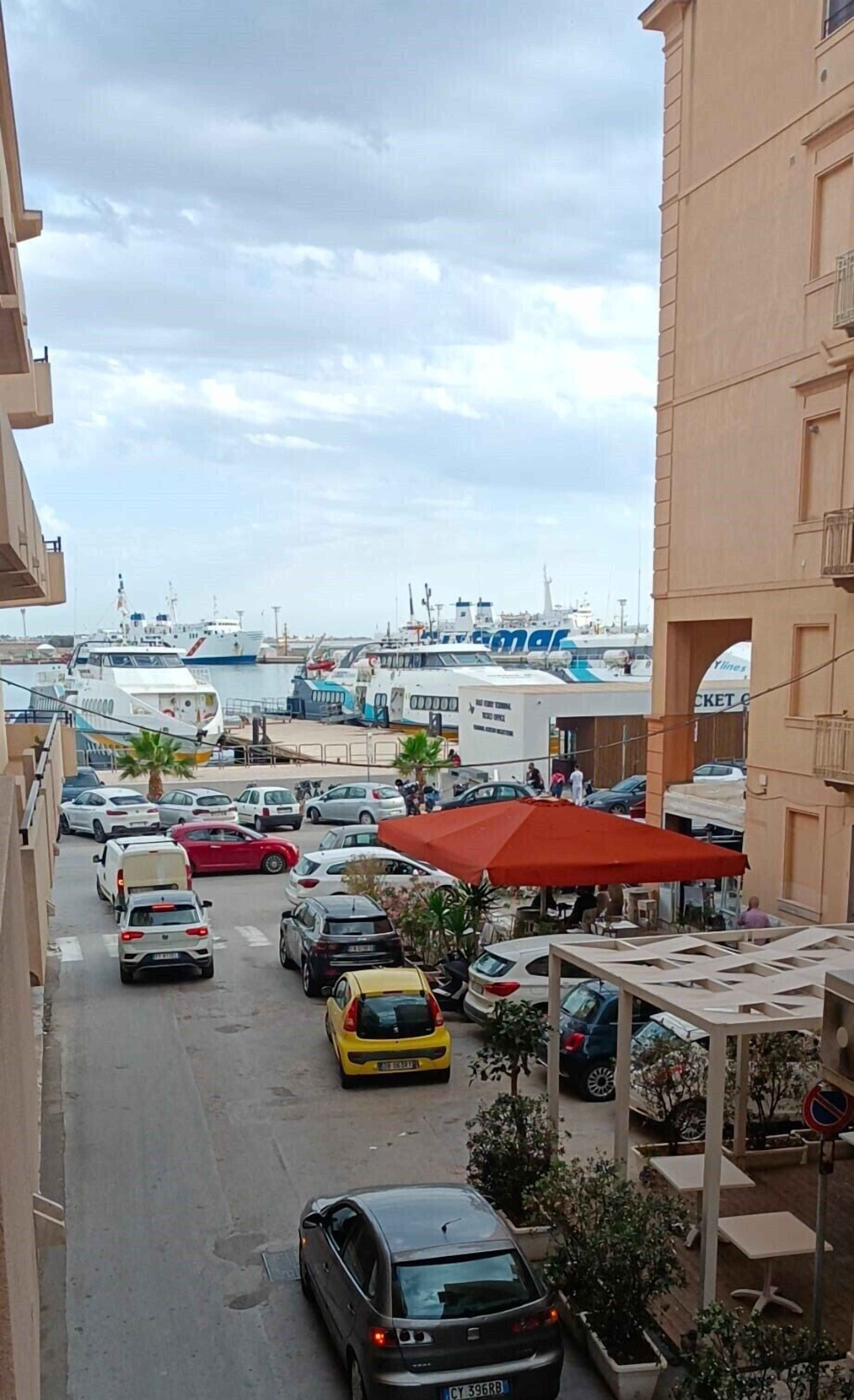 Foto - Almaran - Trapani port & city