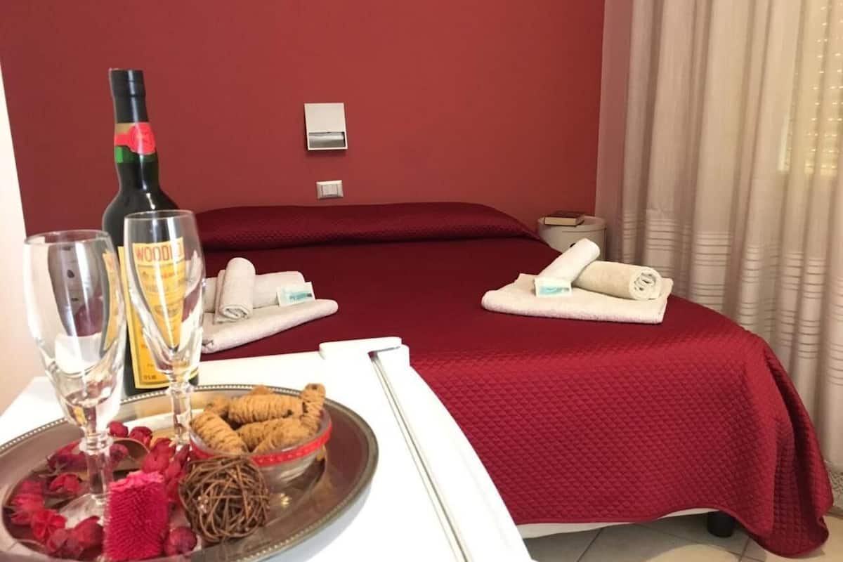 Superior Double or Twin Room, 1 Bedroom, Non Smoking, Sea View | Desk, free WiFi, bed sheets