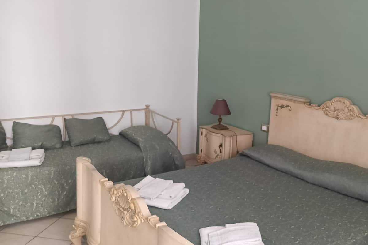 Superior Triple Room, 1 Bedroom, Non Smoking, Sea View | Desk, free WiFi, bed sheets