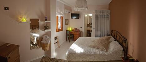 Minibar, in-room safe, individually decorated, individually furnished