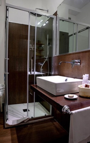 Shower, free toiletries, hair dryer, bathrobes - Lirma B&B (Cefalù)