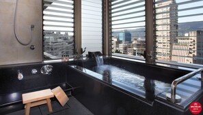 Separate bathtub and shower, spring water bathtub, free toiletries