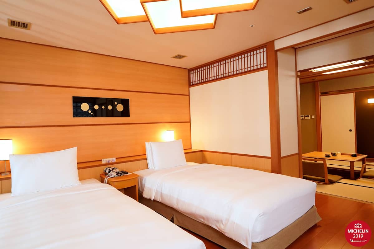 Premium bedding, down duvets, free minibar, in-room safe
