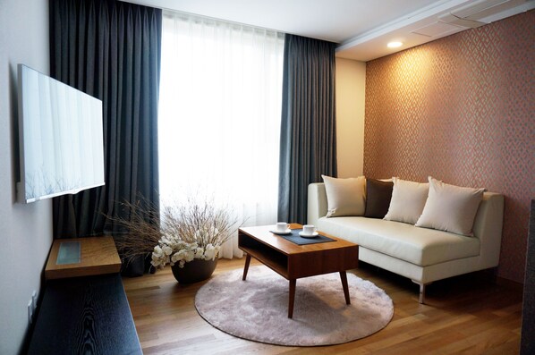 Royal Suite, 2 Bedrooms (New Building) | Living room