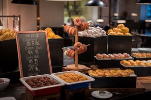 Daily buffet breakfast for a fee