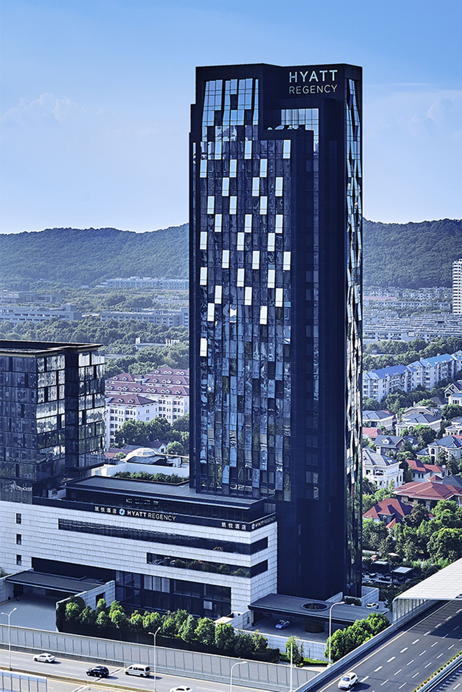 Vista frontal de la propiedad