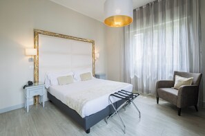 Habitación doble clásica | Ropa de cama de alta calidad y minibar 