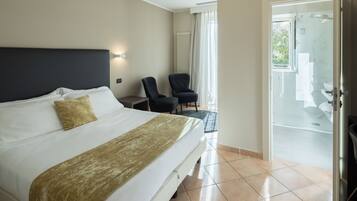 Quarto luxo | Roupas de cama premium, frigobar, cofres nos quartos, escrivaninha