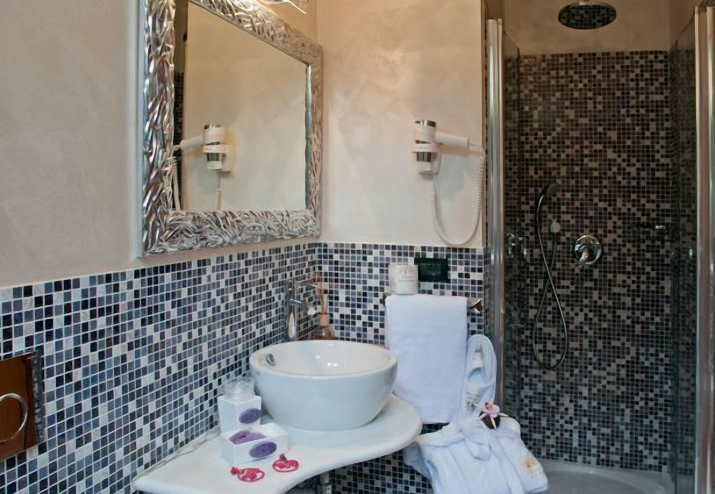 family room, connecting rooms | bathroom | hair dryer, bidet, towels, soap