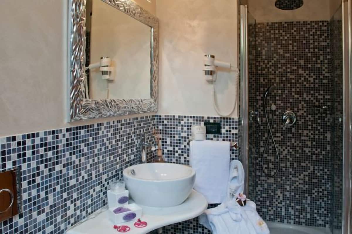 family room, connecting rooms | bathroom | hair dryer, bidet, towels, soap