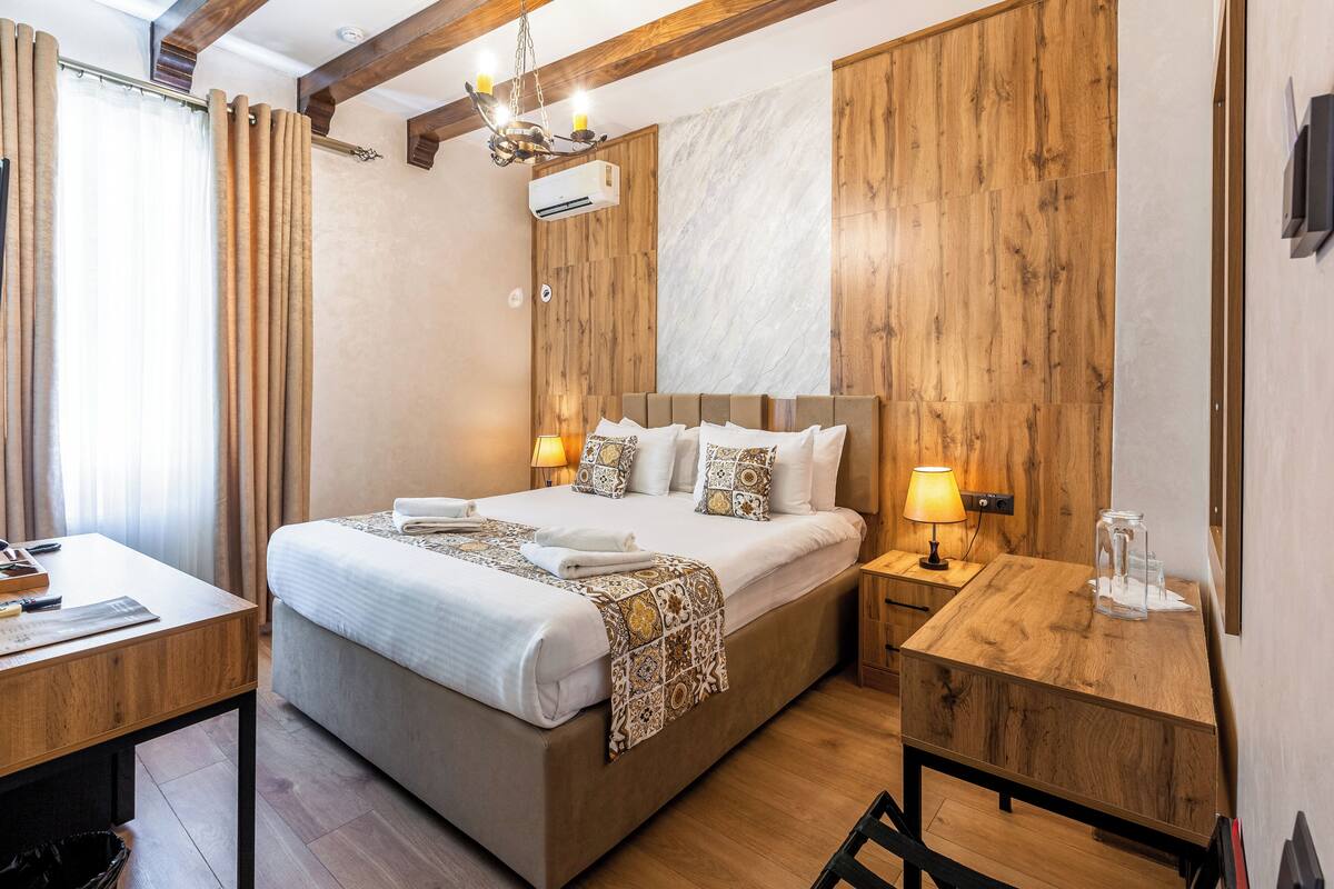 Standard Double Room | Premium bedding, minibar, in-room safe, desk